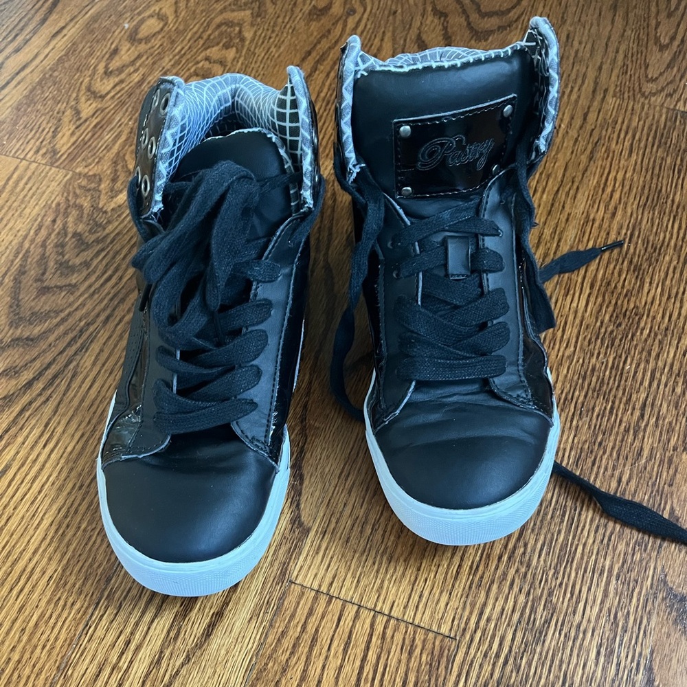 Pastry “pop tart grid” hip hop sneaker size 6.5